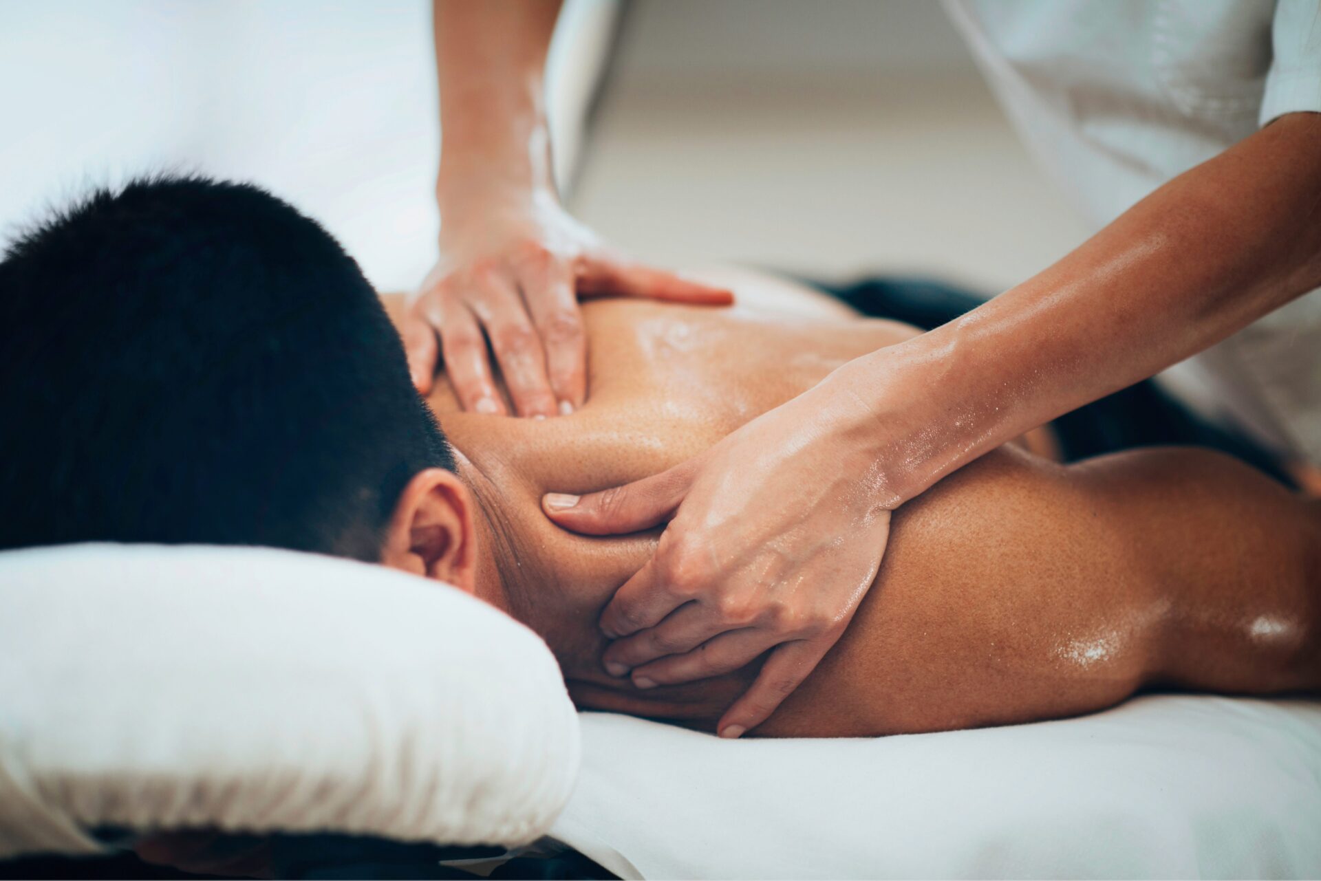 Massage du dos pour homme à Marseille